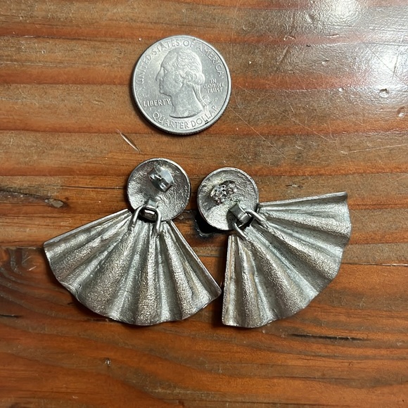 Vintage Silver Tone Fan Earrings - Picture 4 of 4